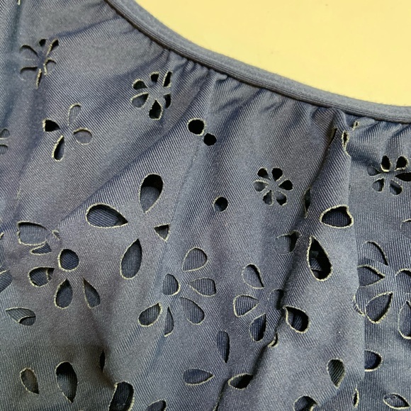 Abercrombie & Fitch laser cut ruffle bikin… - Picture 2 of 9